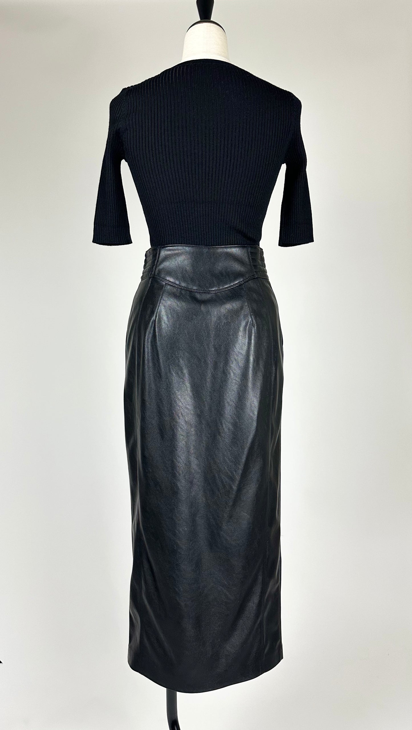 PINKO【SALE】PICK UP!残り1点【70%OFF/リブニット/ブラック/アンサンブル/ロゴ】ブラックリブニット PD1766-B9