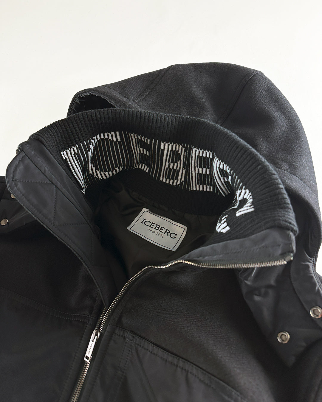 ICEBERG【メンズ/ボンバージャケット/フーディ/フード/ロゴ/ジェンダー
