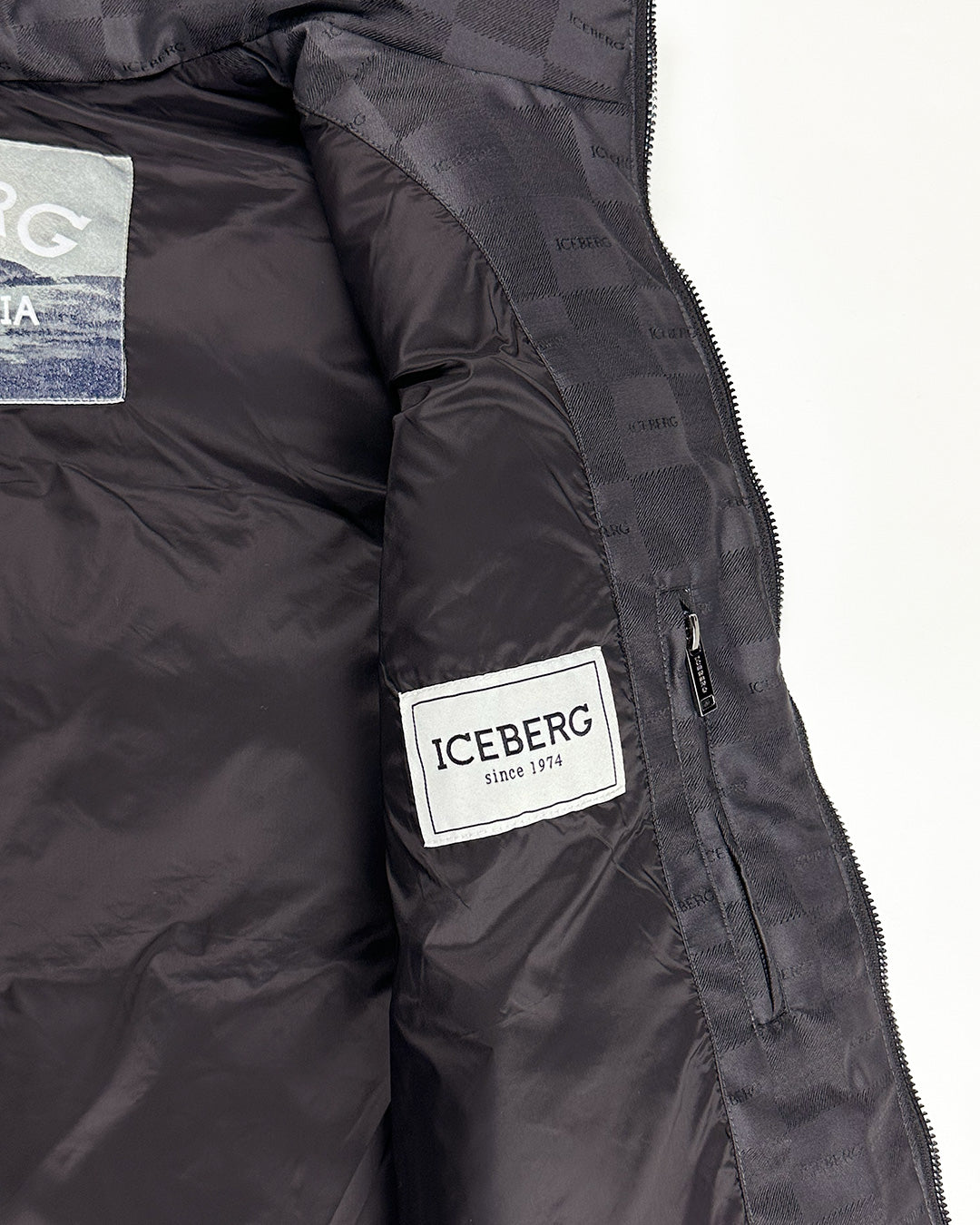 ICEBERG UOMO アイスバーグウォモ【メンズ/雑誌掲載品/ロゴ刺繍】エコダウンベスト BJ0212-32