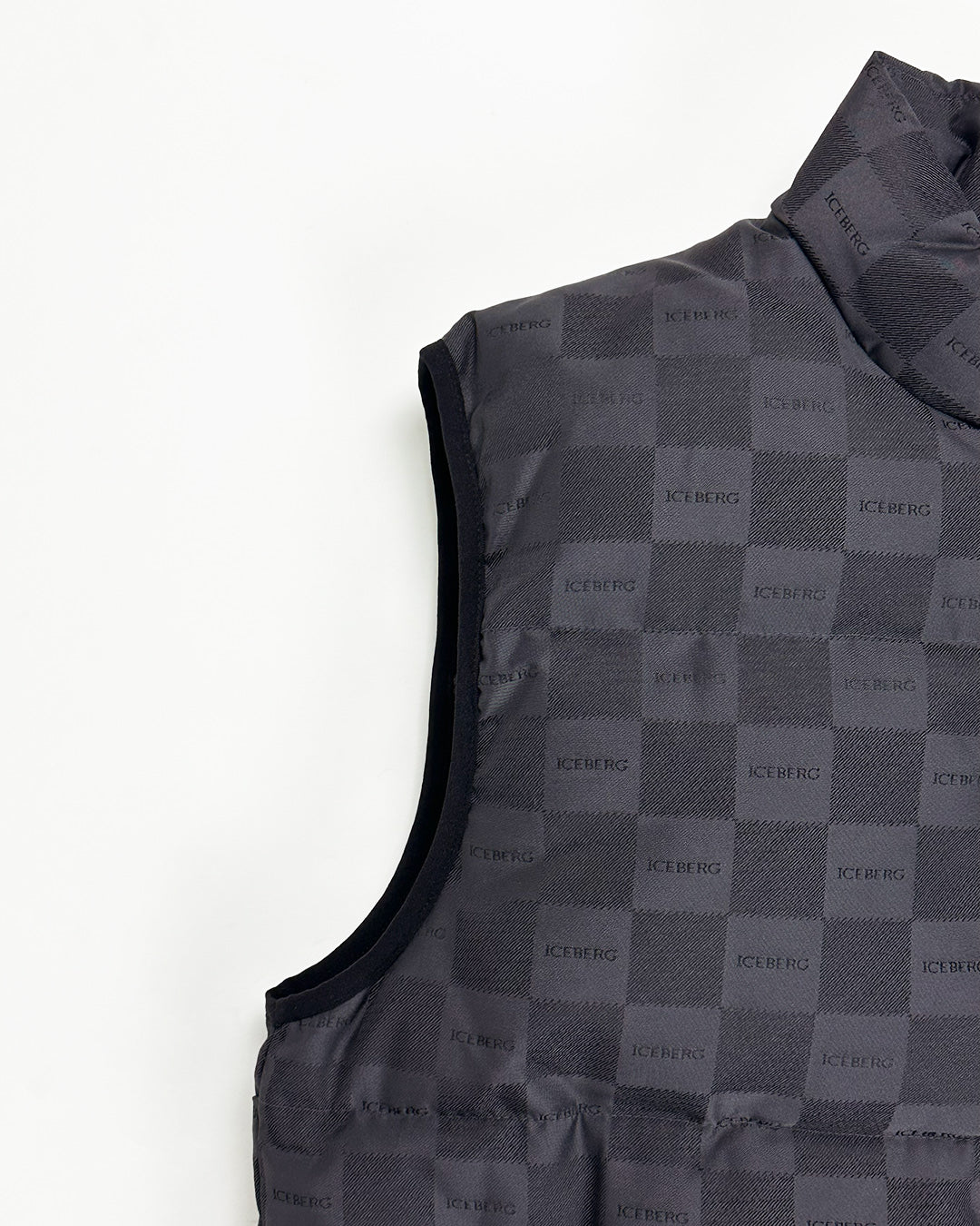 ICEBERG UOMO アイスバーグウォモ【メンズ/雑誌掲載品/ロゴ刺繍】エコダウンベスト BJ0212-32