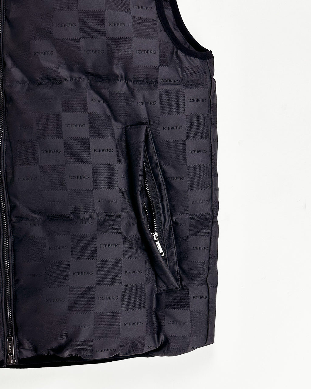 ICEBERG UOMO アイスバーグウォモ【メンズ/雑誌掲載品/ロゴ刺繍】エコダウンベスト BJ0212-32