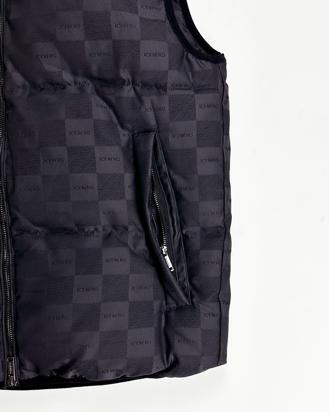ICEBERG UOMO アイスバーグウォモ【メンズ/雑誌掲載品/ロゴ刺繍】エコダウンベスト BJ0212-32