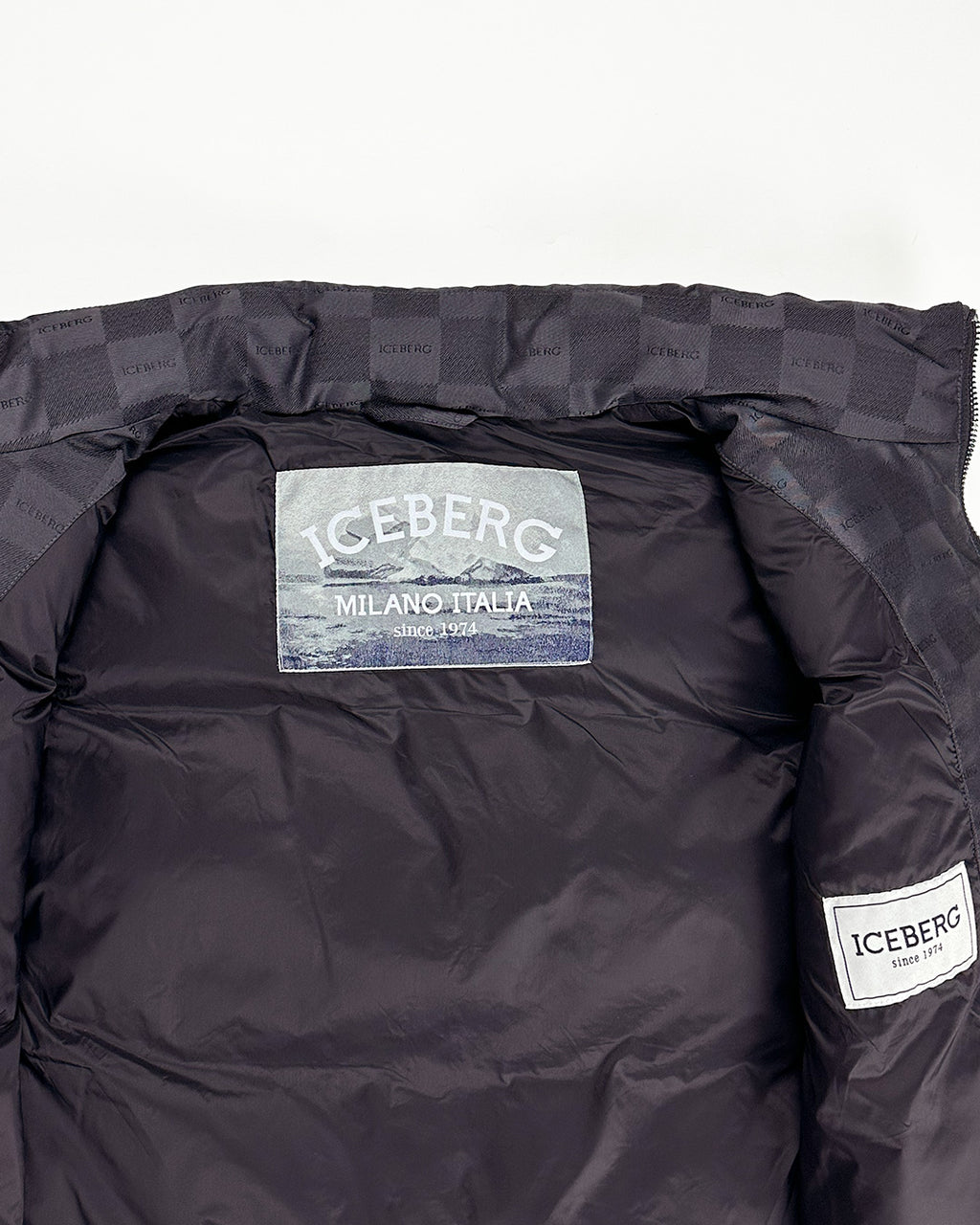 ICEBERG UOMO アイスバーグウォモ【メンズ/雑誌掲載品/ロゴ刺繍】エコダウンベスト BJ0212-32