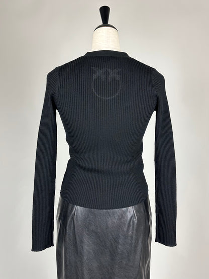 PINKO【SALE】PICK UP!残り1点【70％OFF/ショートカーデ/リブカーデ/ブラック/アンサンブル/ロゴ】ブラックリブカーディガン　PD1767-B9