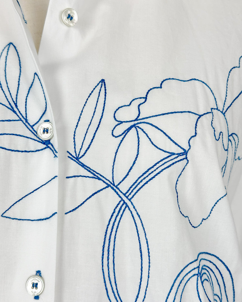 19.70【残り1点】【刺繍/シャツカラー/ロングスリーブ/Iライン】シャツブラウス TG0620-41