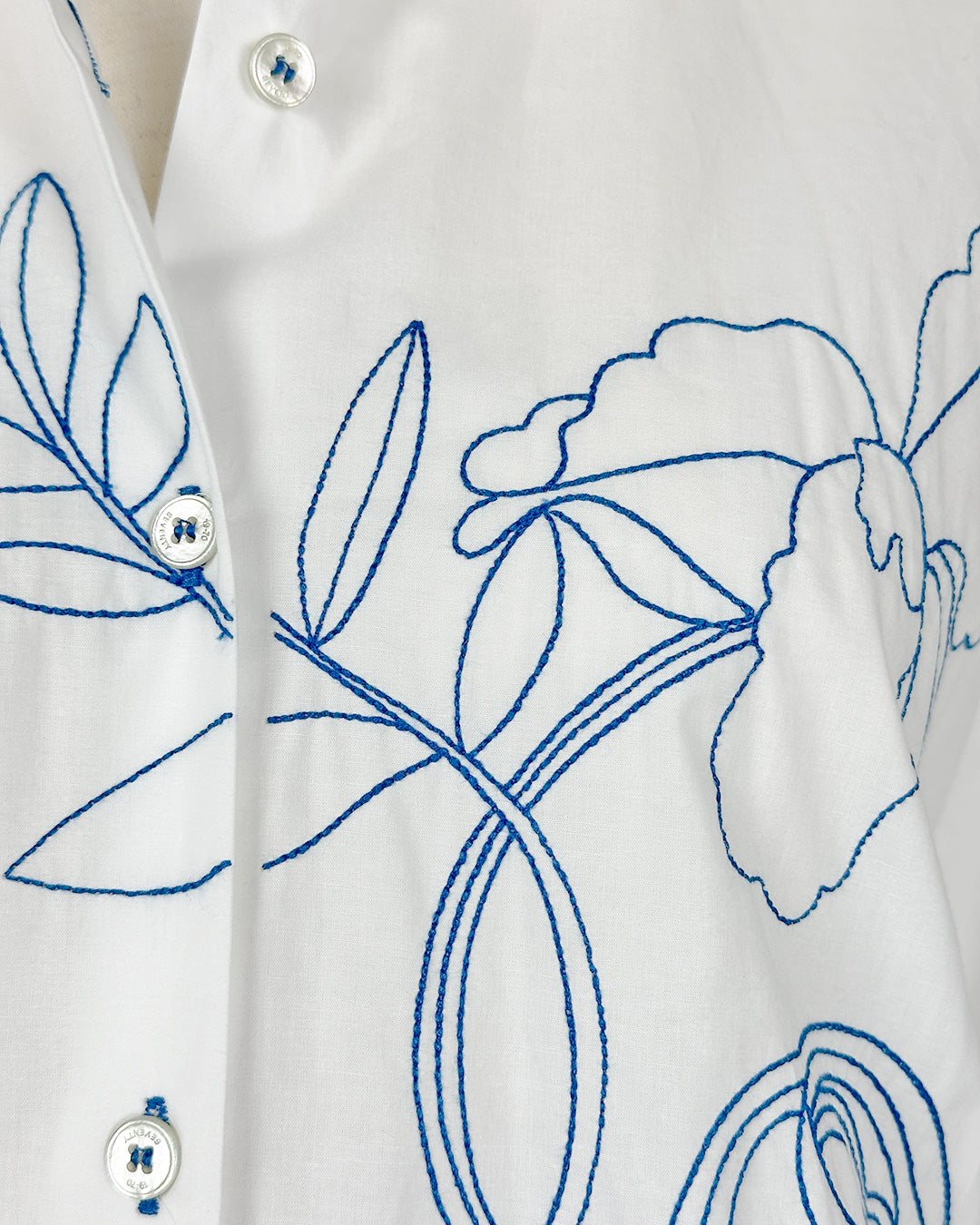 19.70【残り1点】【刺繍/シャツカラー/ロングスリーブ/Iライン】シャツブラウス TG0620-41