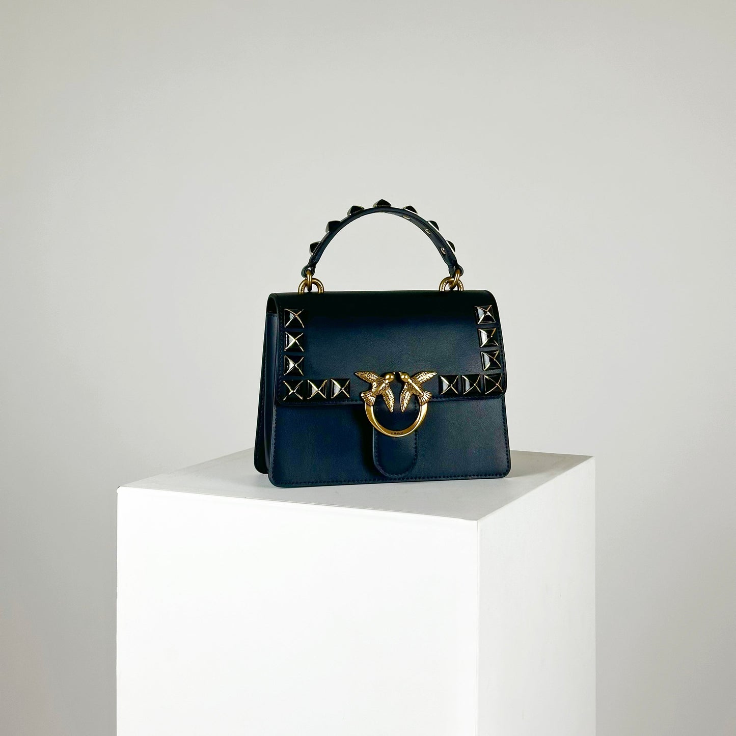 PINKO【オケージョン/セレモニー/スタッズ/ミニバッグ】レザー型押しショルダー　PD9902-02