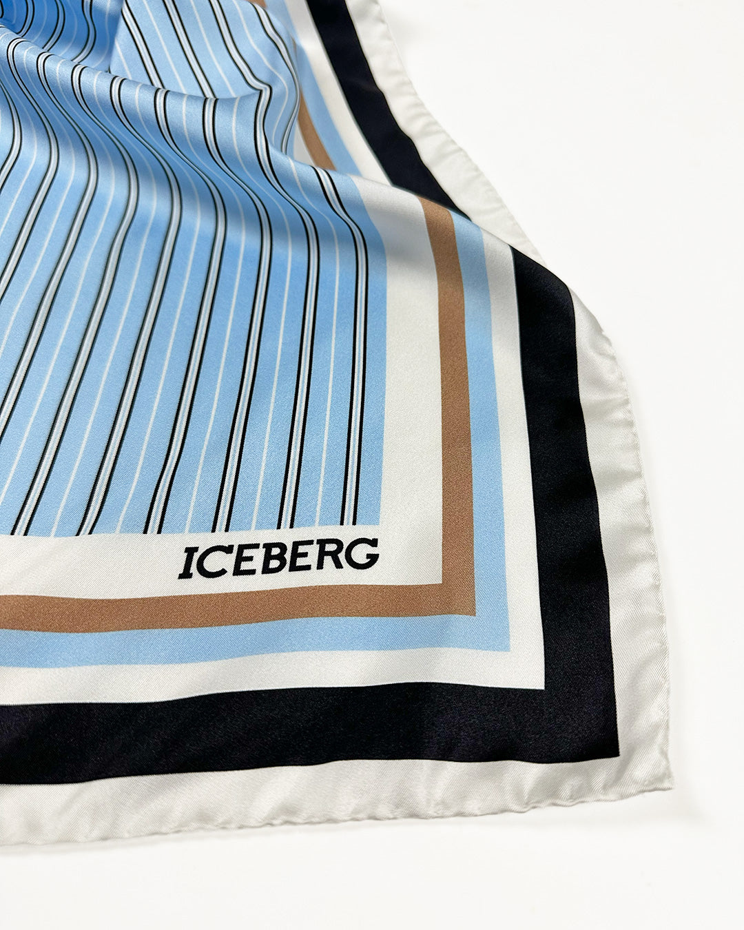 ICEBERG【各色1点】【ランウェイ/スカーフ/ストール/90cmスクエア/シルク100％/ロゴ】ICEBERGロゴスカーフ　II5000-03